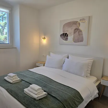Apartment 1902